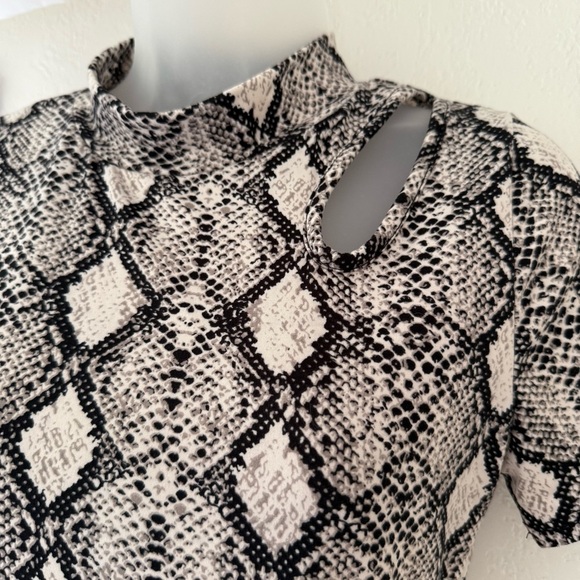 Caution To The Wind Black and white Snake Print cut out mock neck crop top shirt - Picture 2 of 7